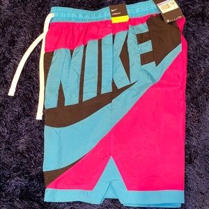 NIKE SHORTS SIZE MEDIUM